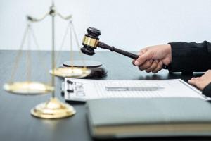 v体育-红星新闻：13岁学生邀同学踢球摔伤致残，家长索赔19万余元被驳回